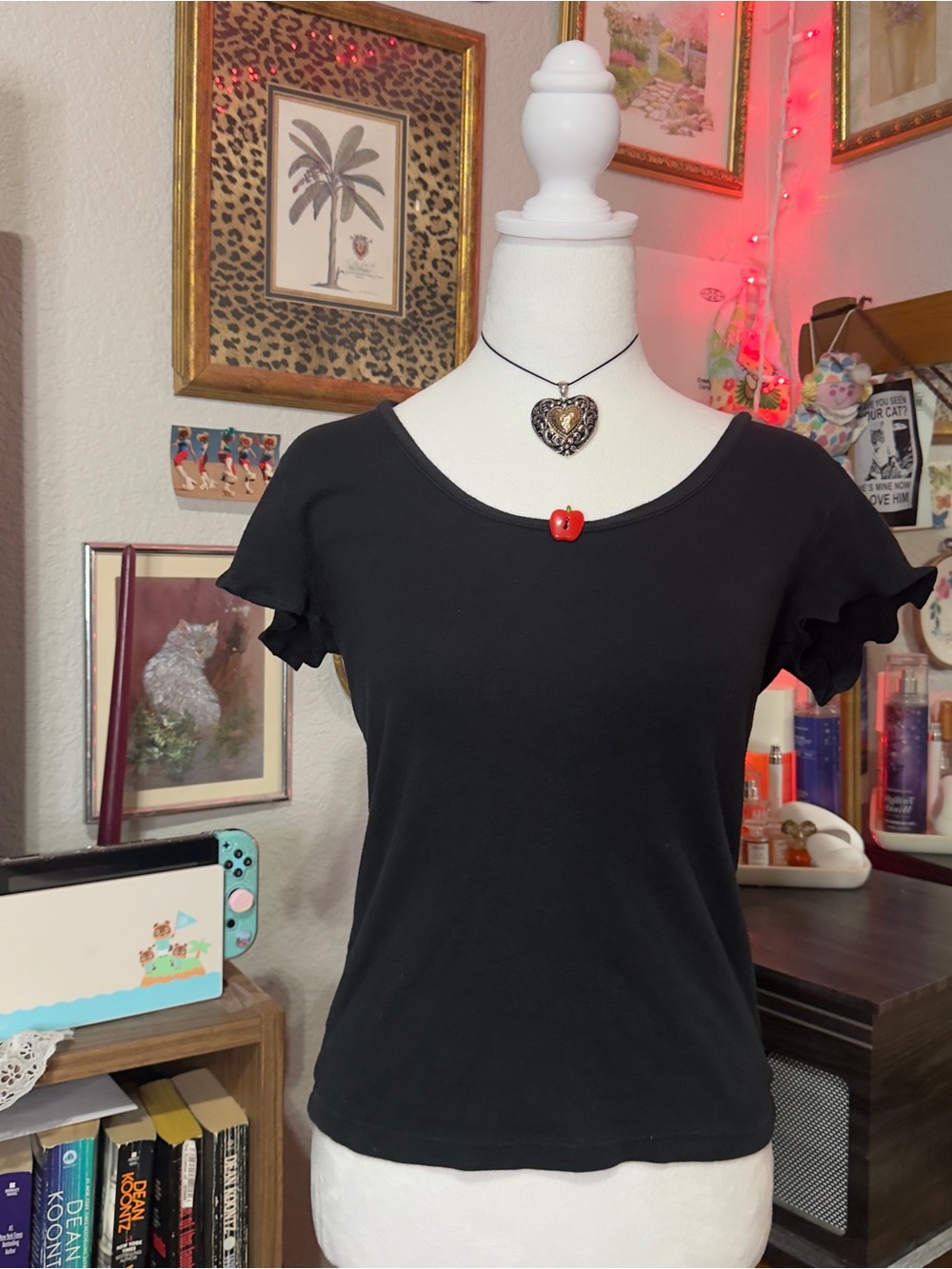 Y2K Apple Black Short Sleeve Ruffle Women's Top